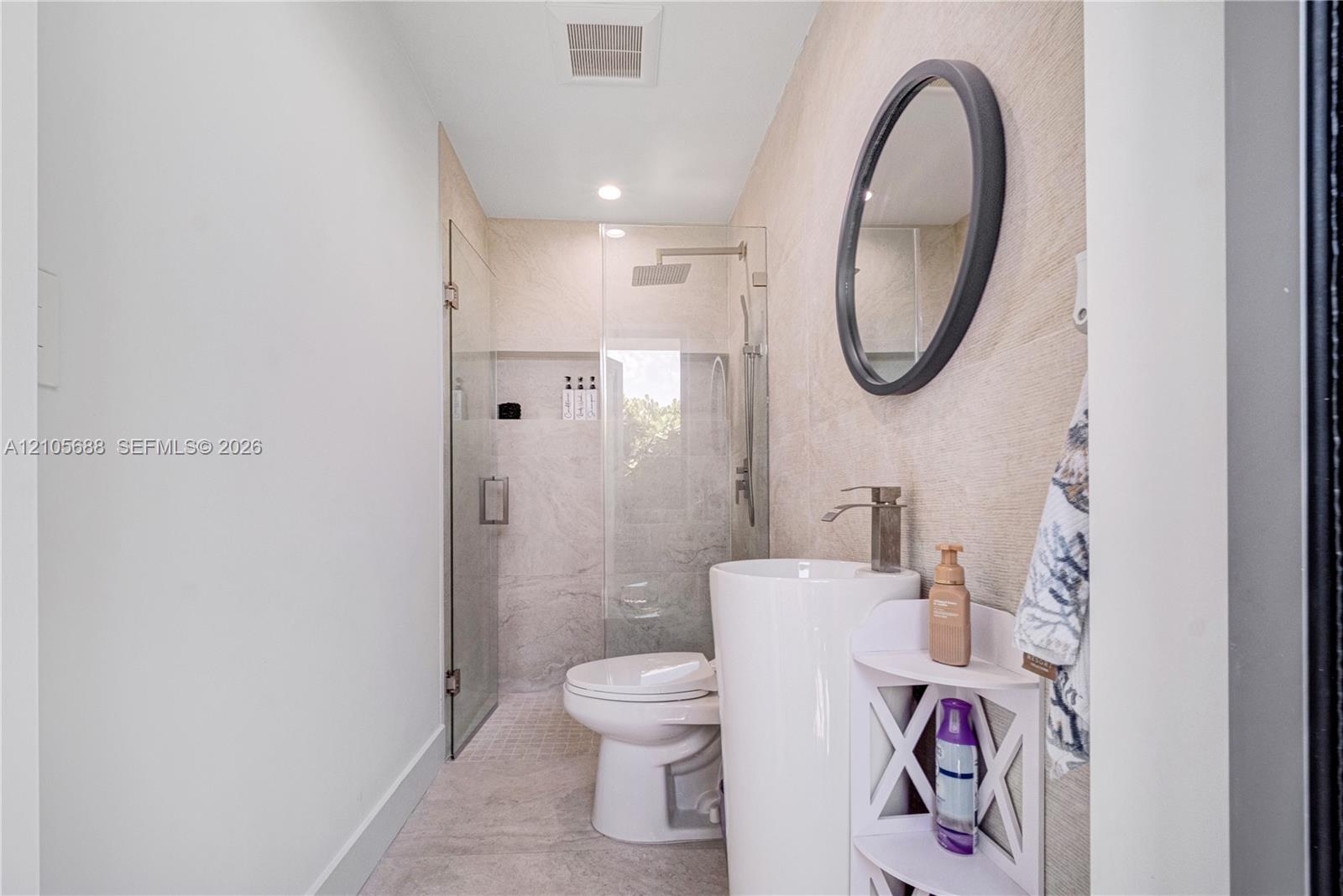 164 W Avenue C Property Photo 10