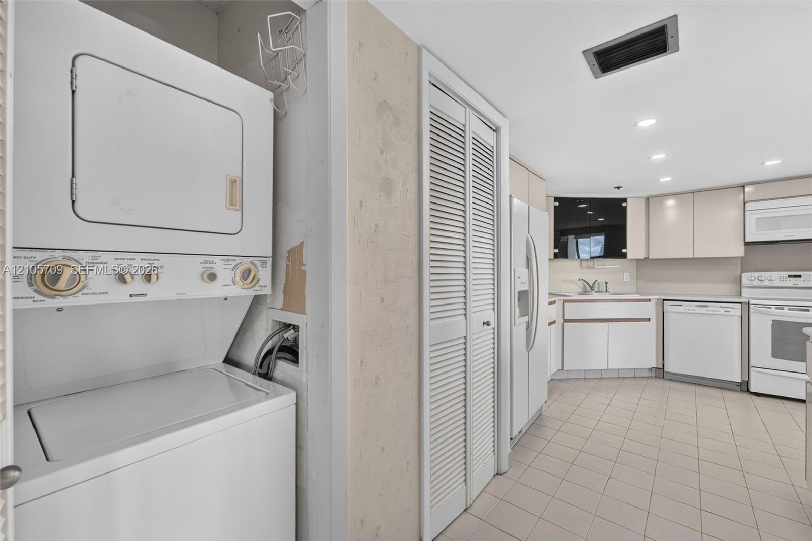 300 Three Islands Boulevard 516 Property Photo 16
