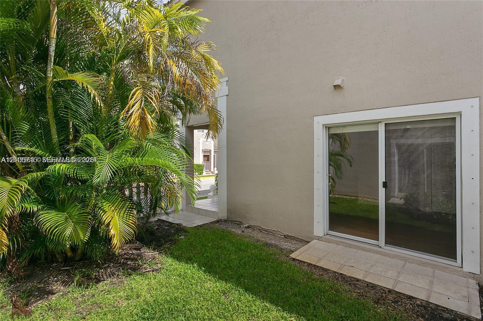 10524 Nw 57th Court Property Photo 4
