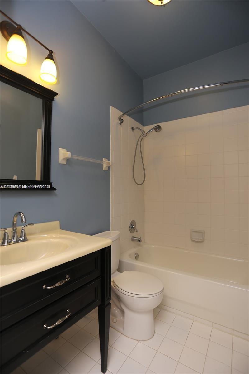 10524 Nw 57th Court Property Photo 8