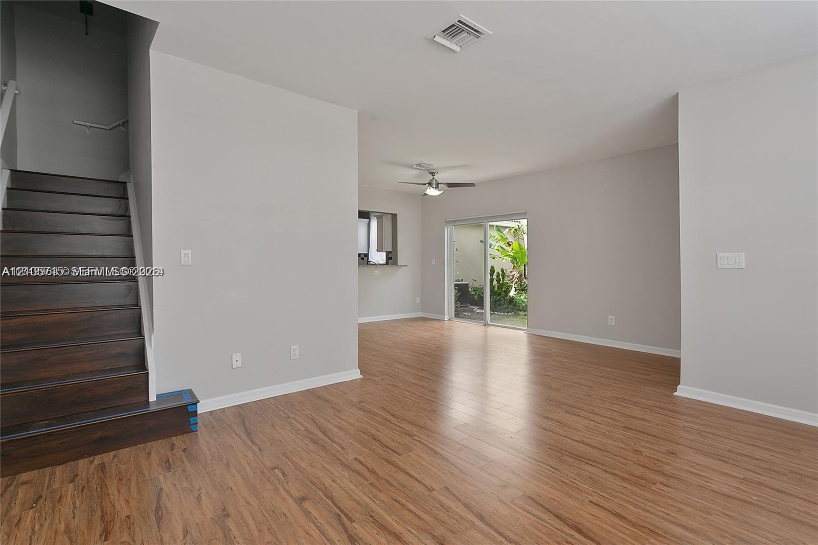 10524 Nw 57th Court Property Photo 10