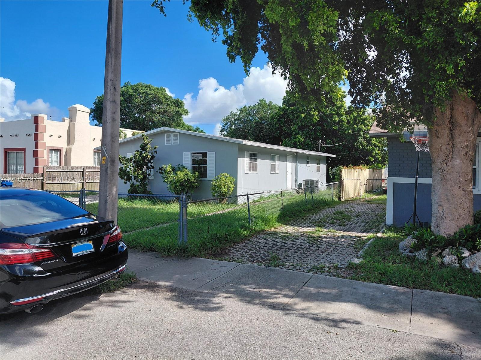 1918 NW 47th Street Property Photo 1