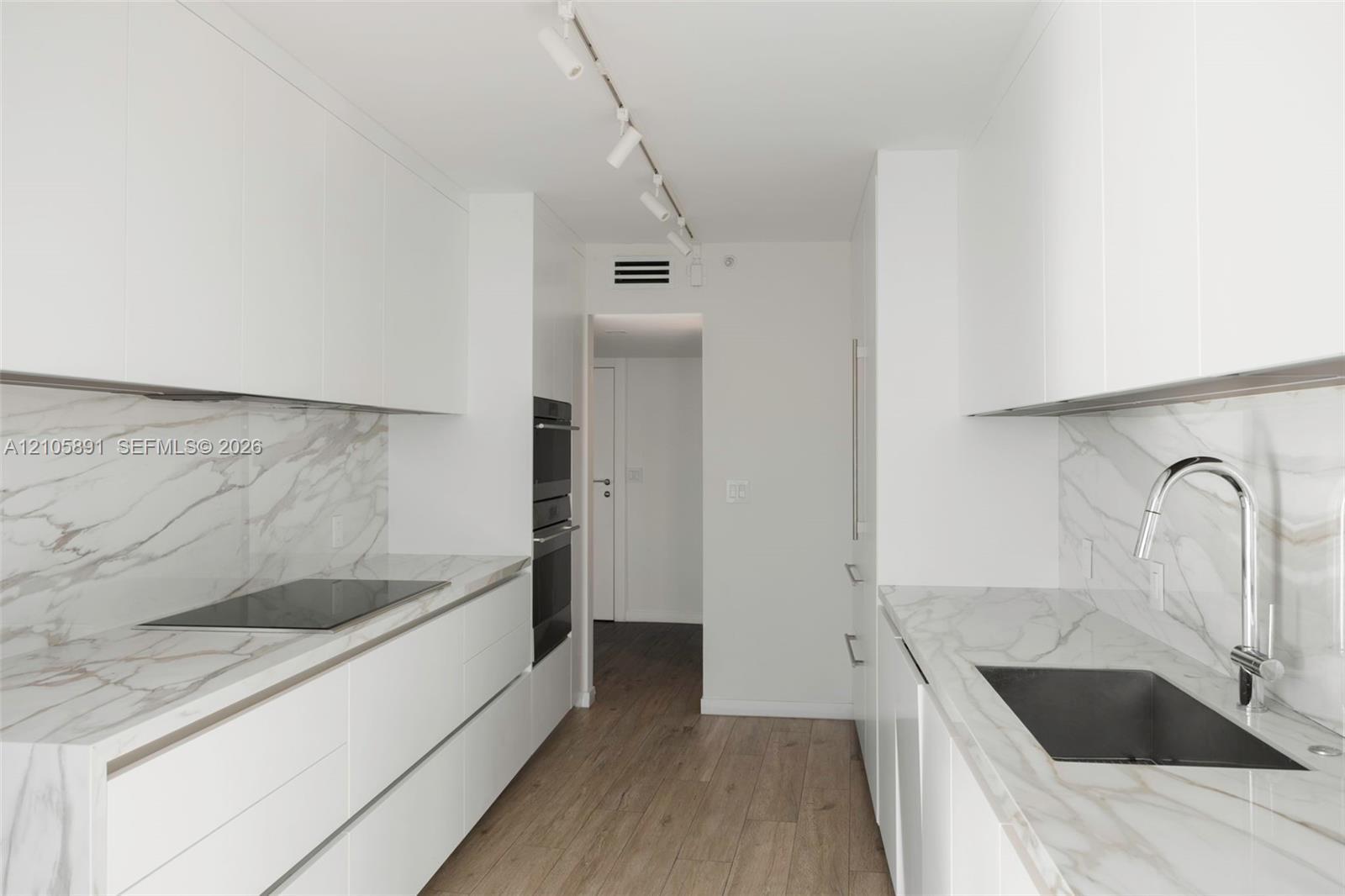 9 Island Avenue 1215 Property Photo 6