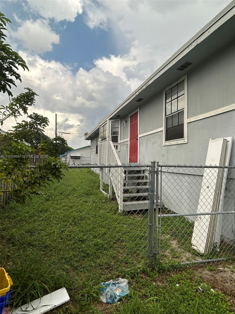 1488 W 31st Street Property Photo 3