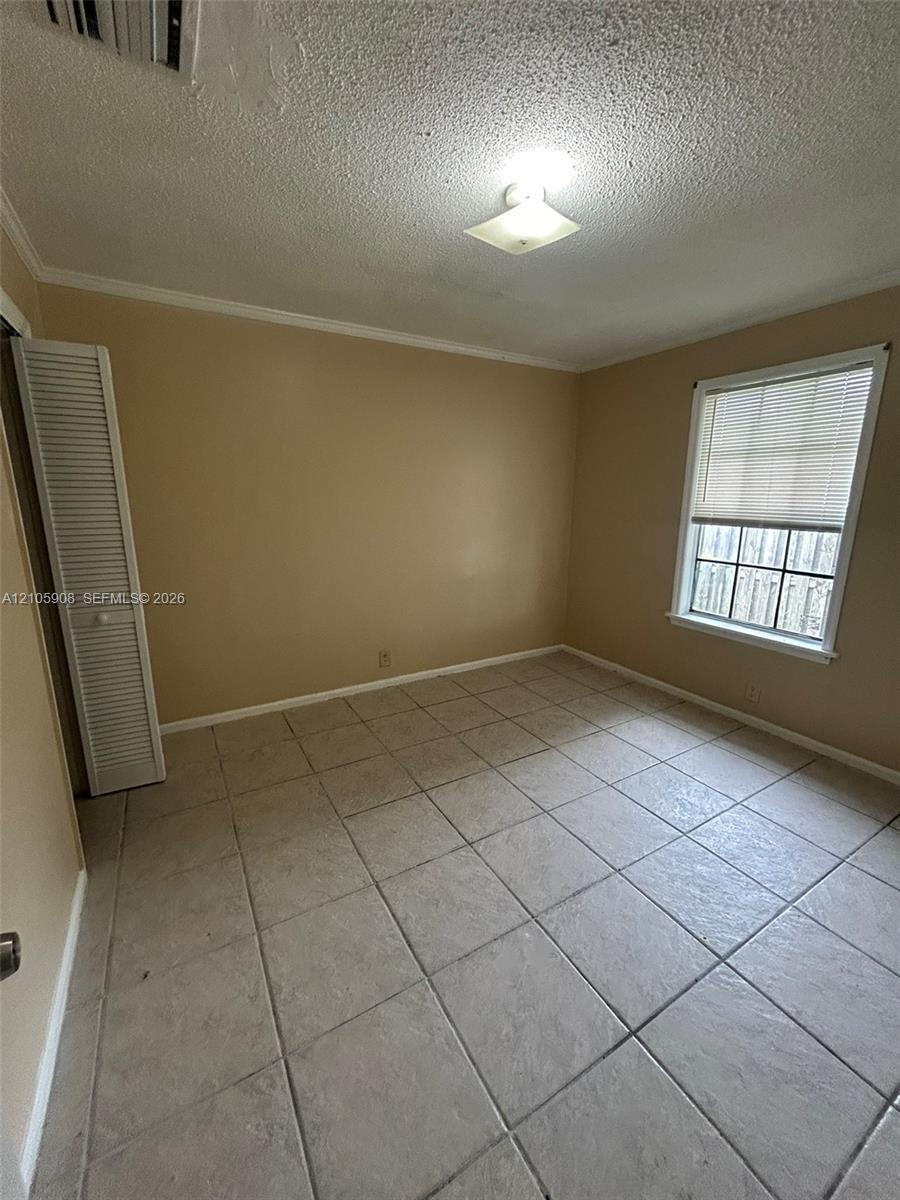 1488 W 31st Street Property Photo 6
