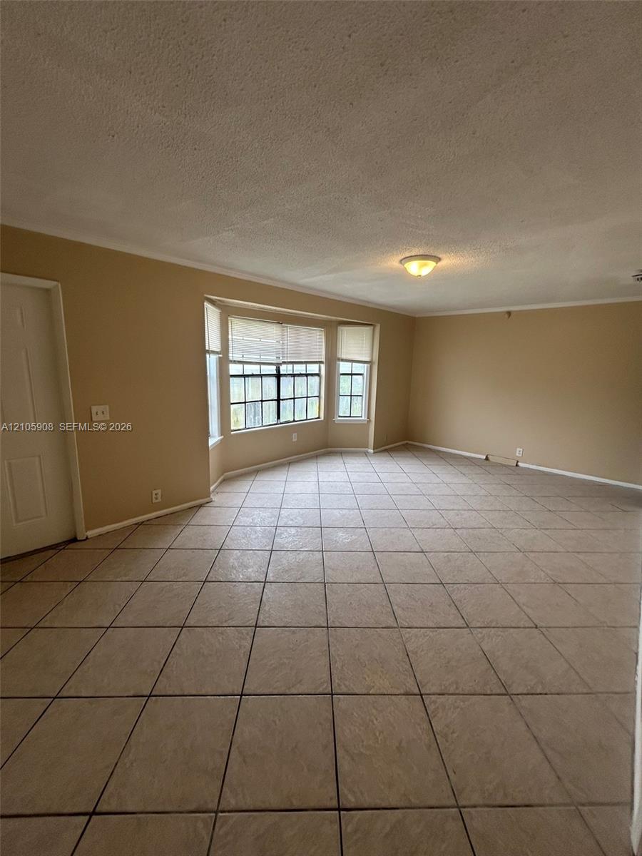 1488 W 31st Street Property Photo 8