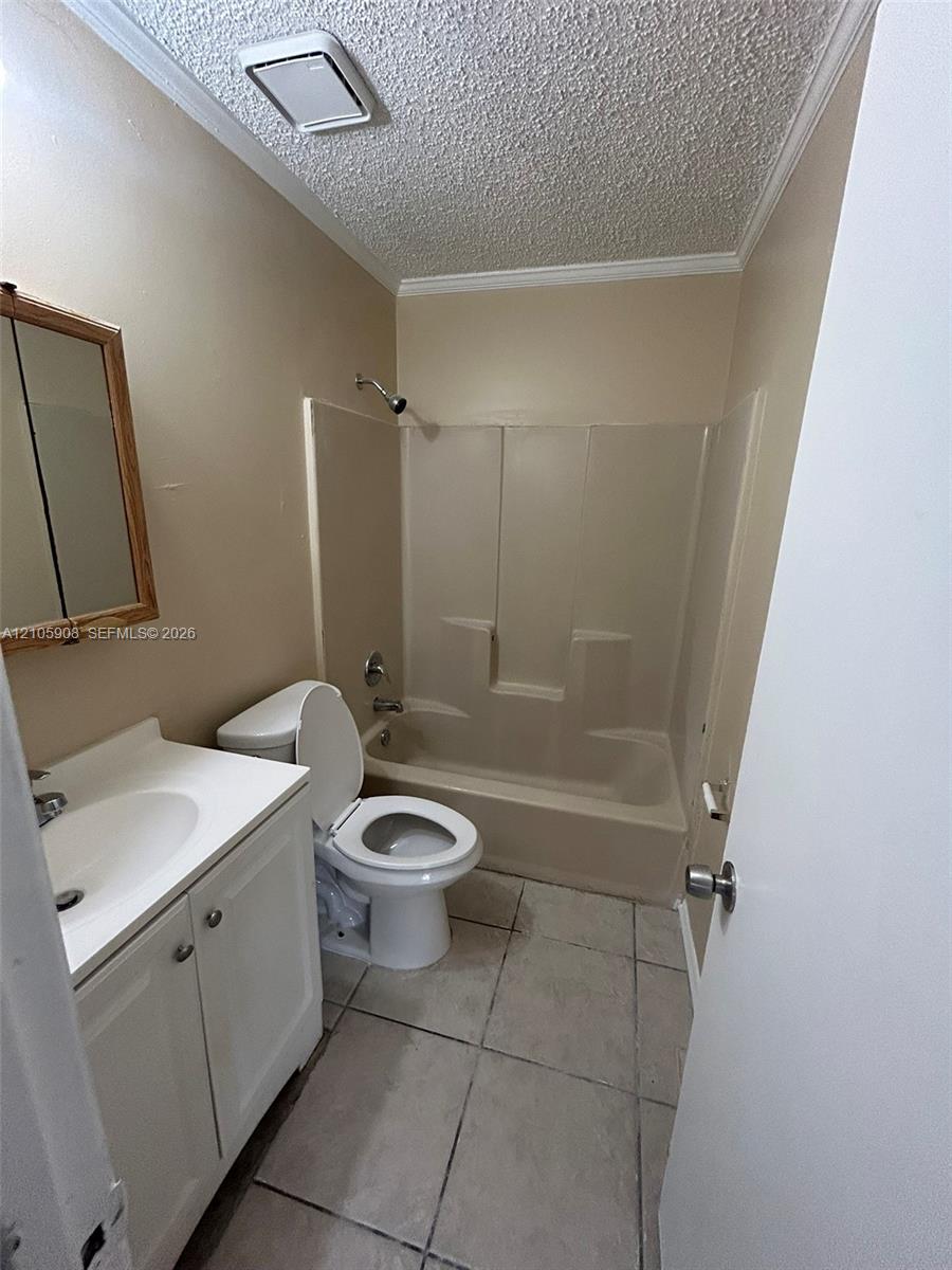 1488 W 31st Street Property Photo 9