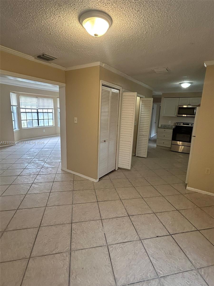 1488 W 31st Street Property Photo 12