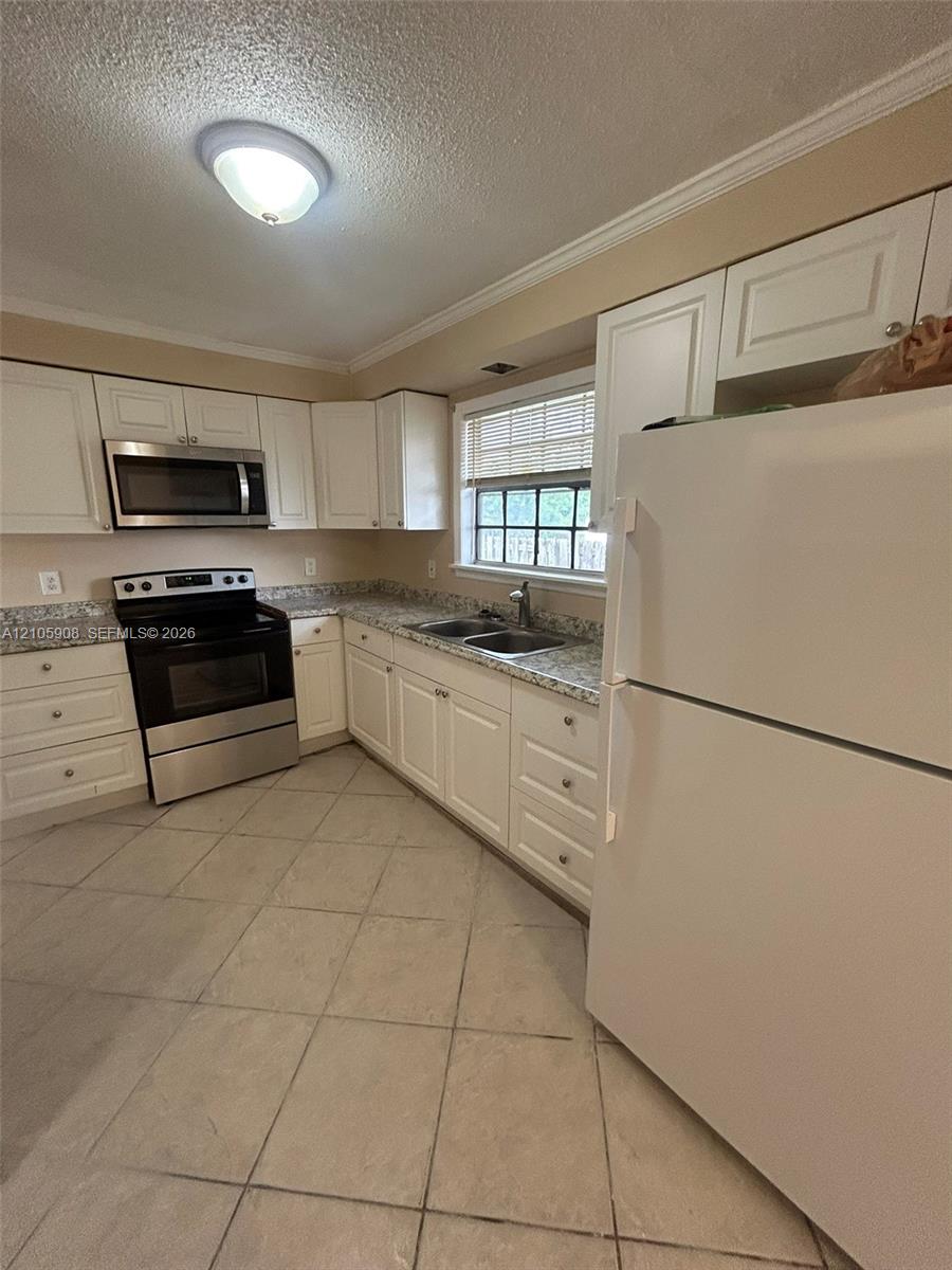 1488 W 31st Street Property Photo 13