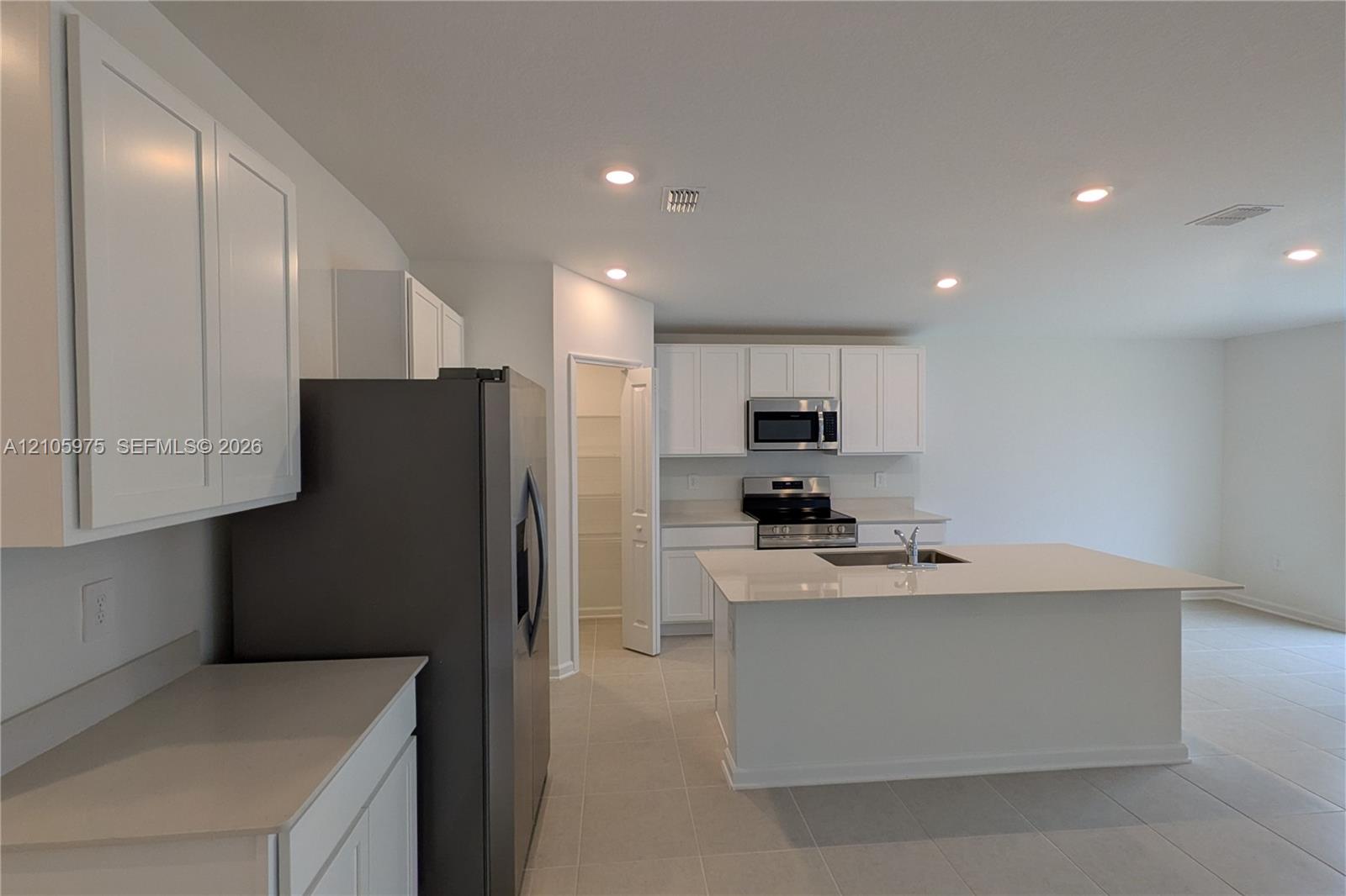 2406 Mckinley Drive . Property Photo 8