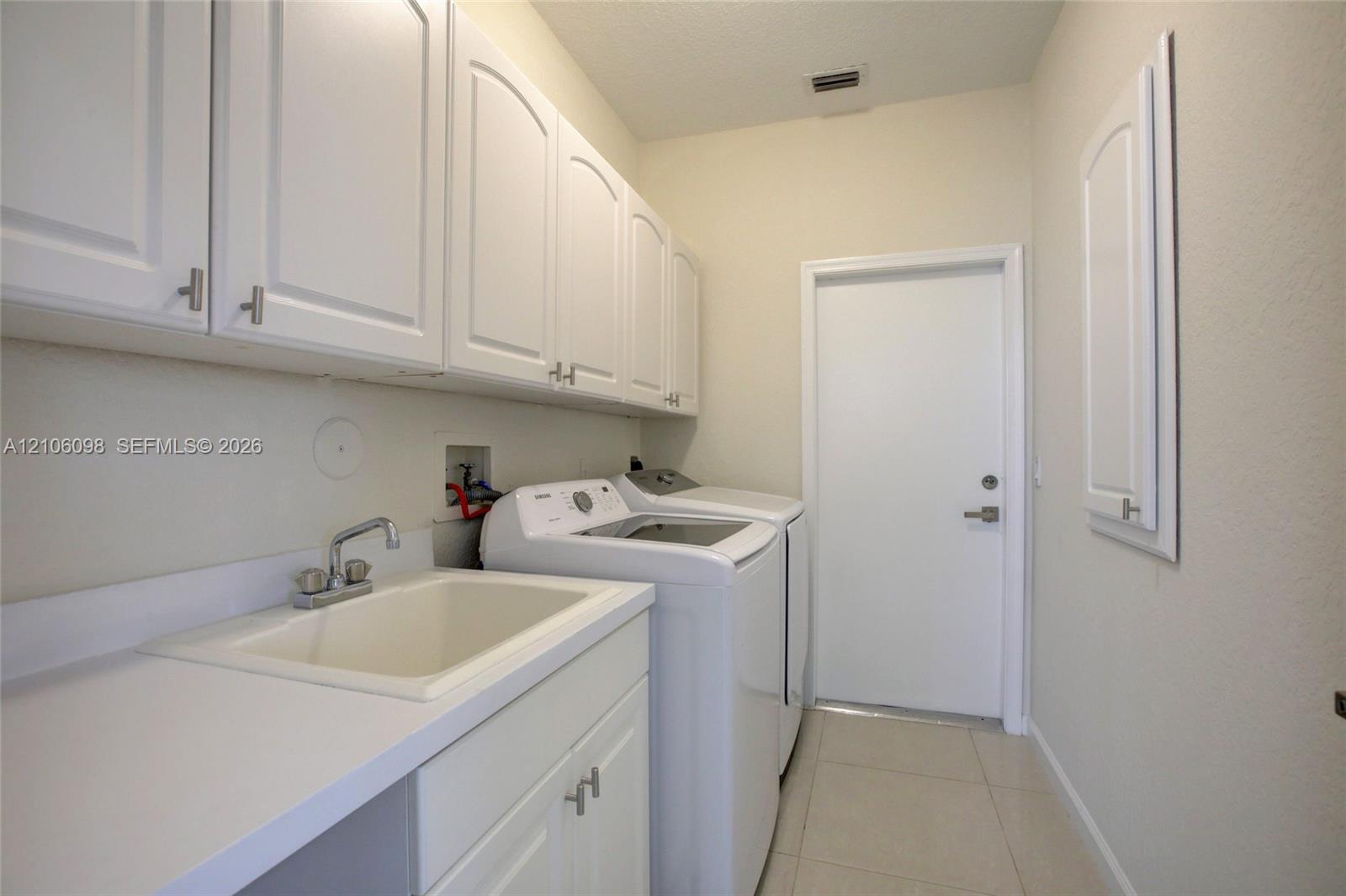 2536 Eagle Run Court Property Photo 44