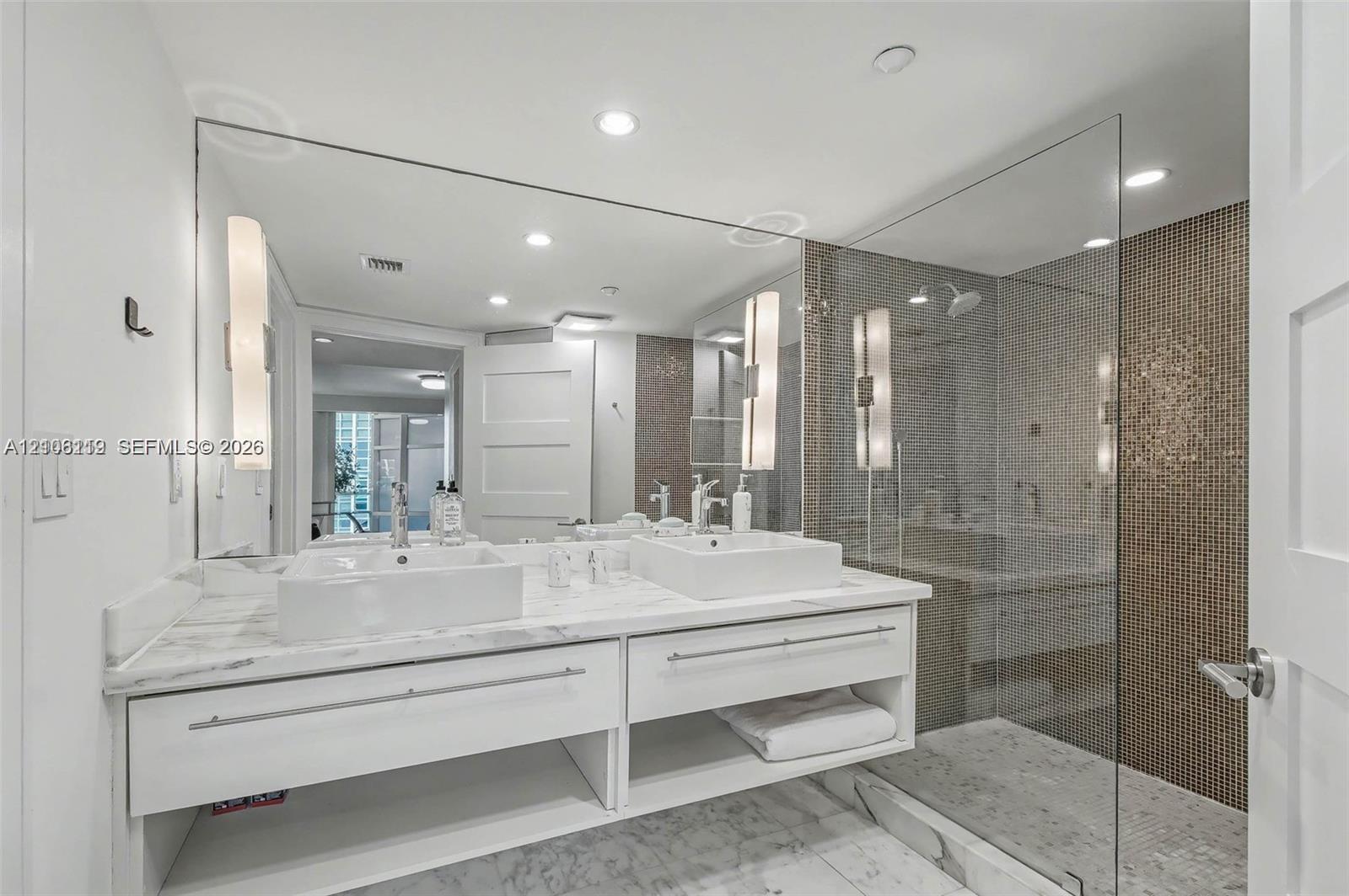 5025 Collins Avenue 903 Property Photo 9