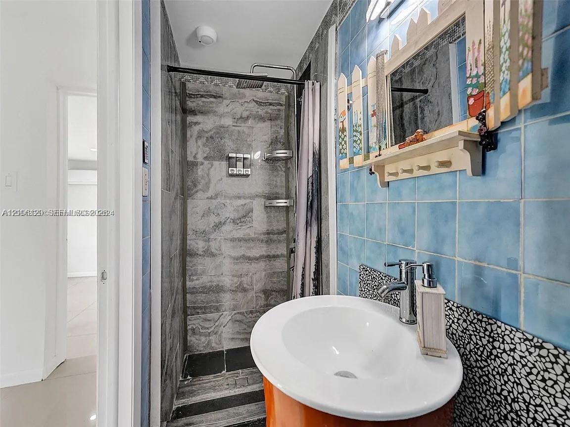 1607 Moffett Street Property Photo 3
