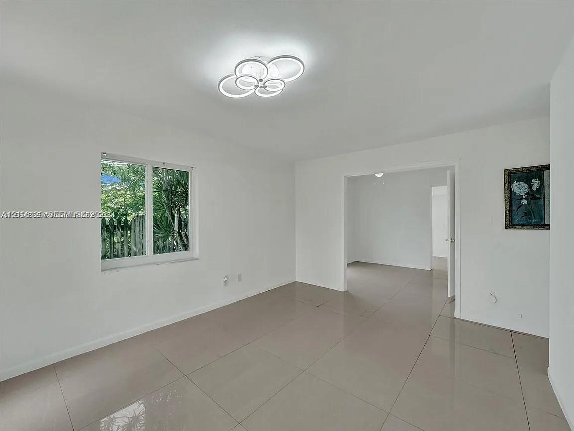 1607 Moffett Street Property Photo 5