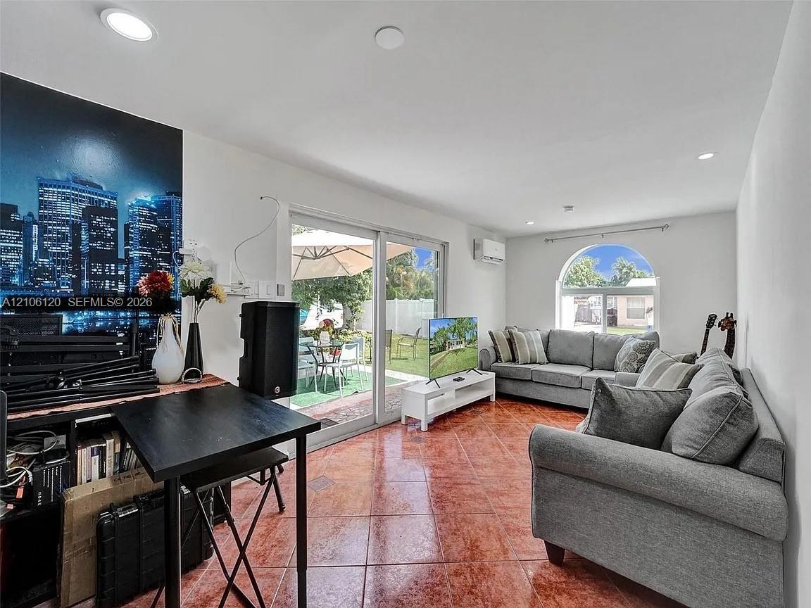 1607 Moffett Street Property Photo 8