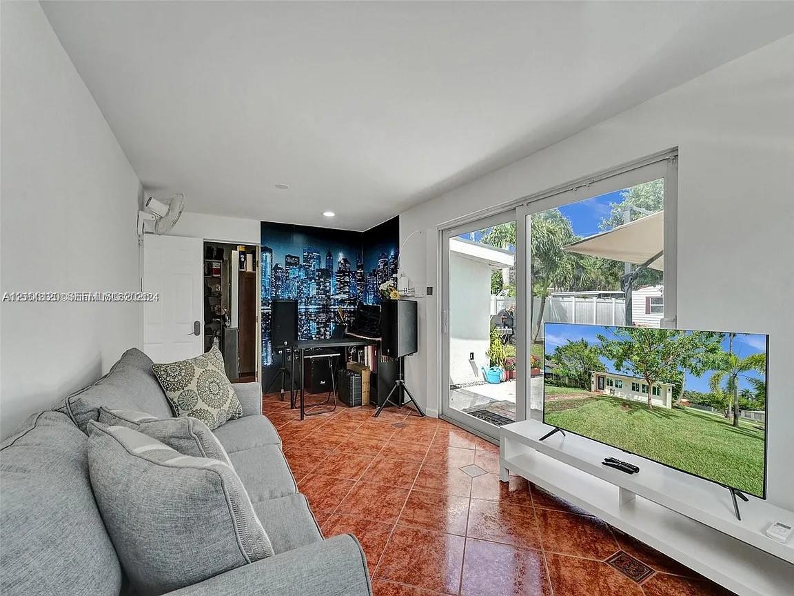 1607 Moffett Street Property Photo 9
