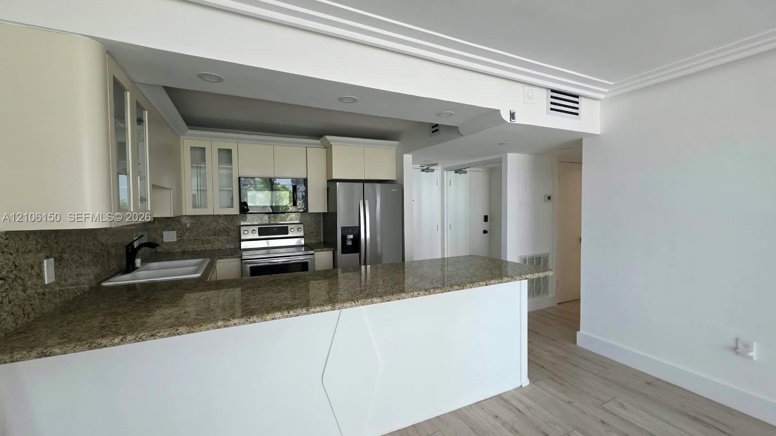 401 Ocean Drive 314 Property Photo 12