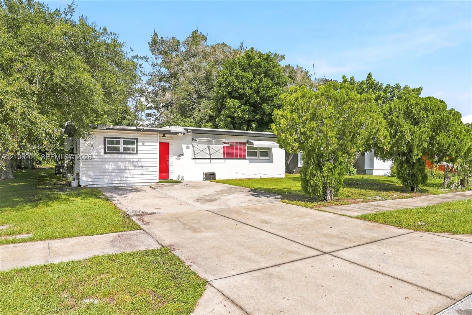 1109 S 7th Street Property Photo 2