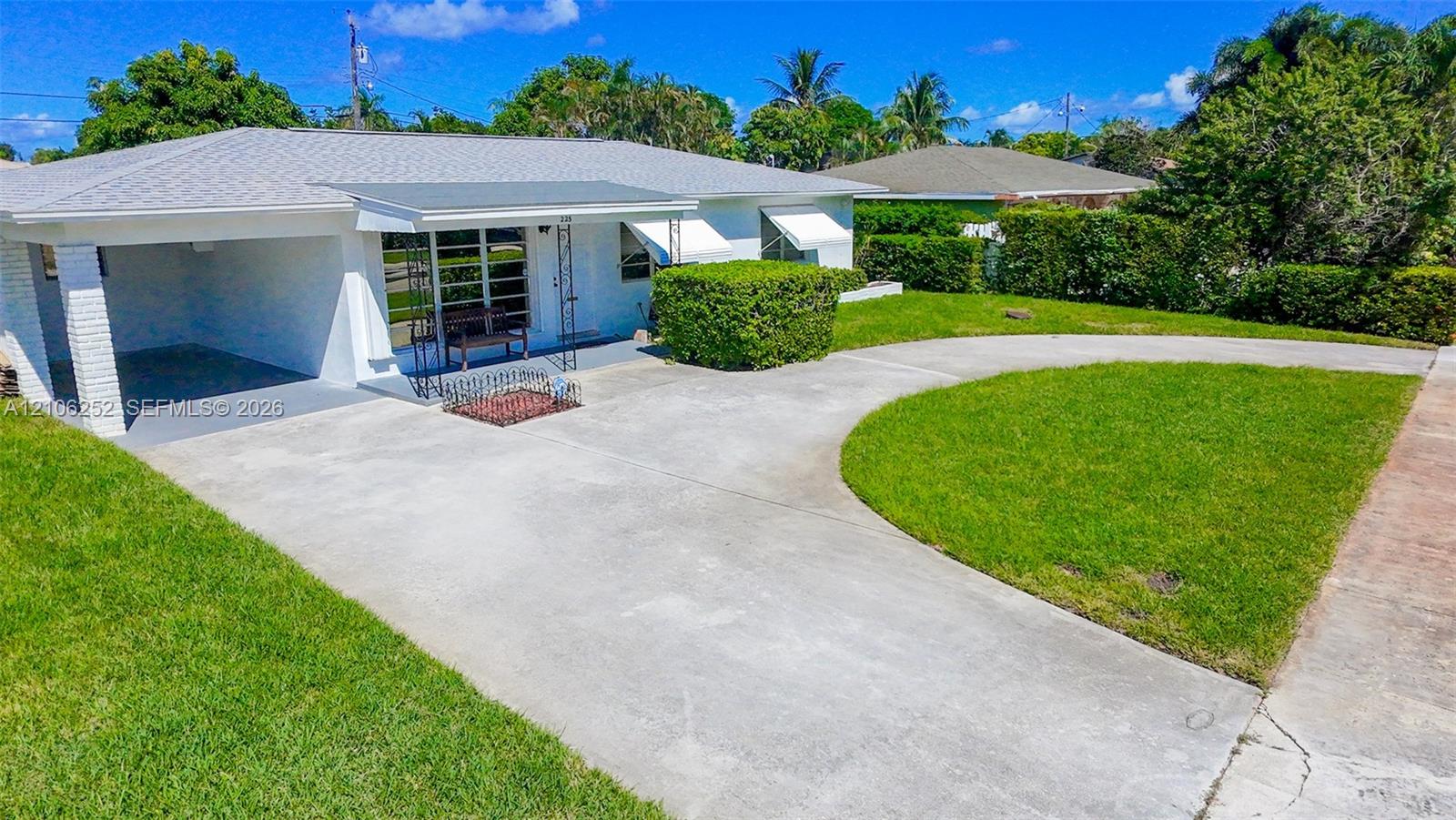 225 E Ilex Drive Property Photo 4