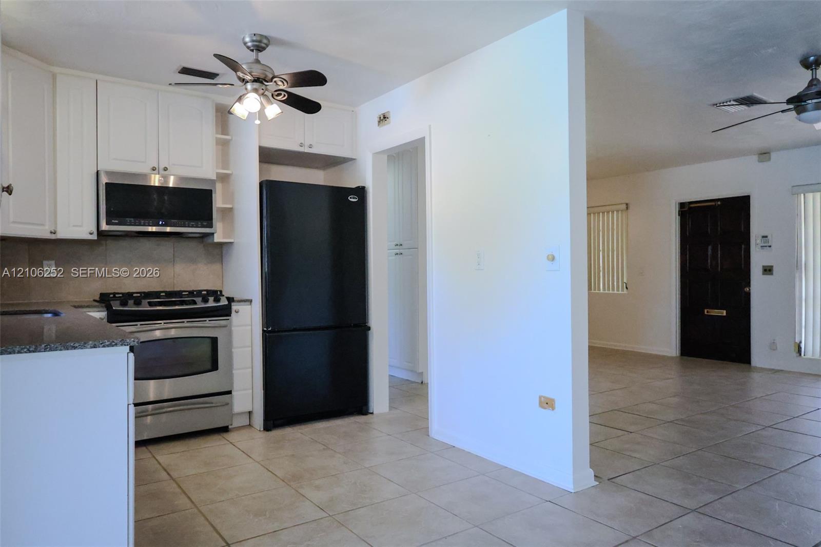 225 E Ilex Drive Property Photo 6