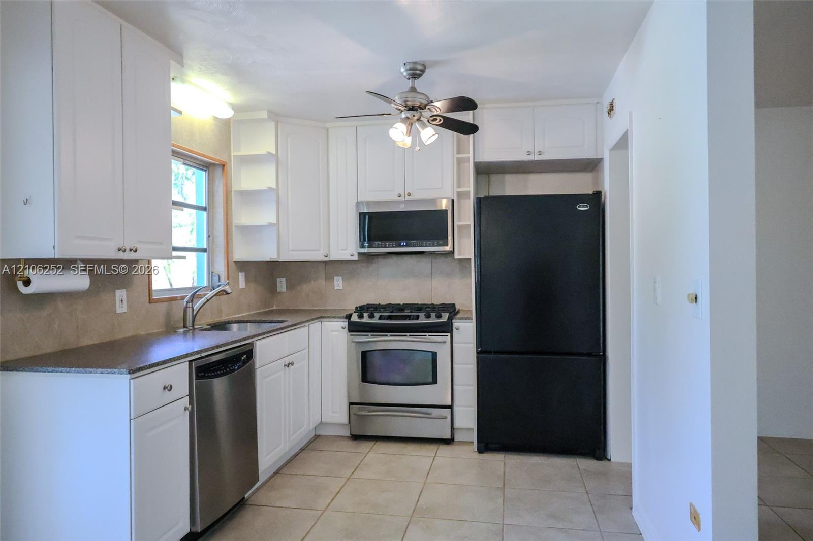 225 E Ilex Drive Property Photo 7