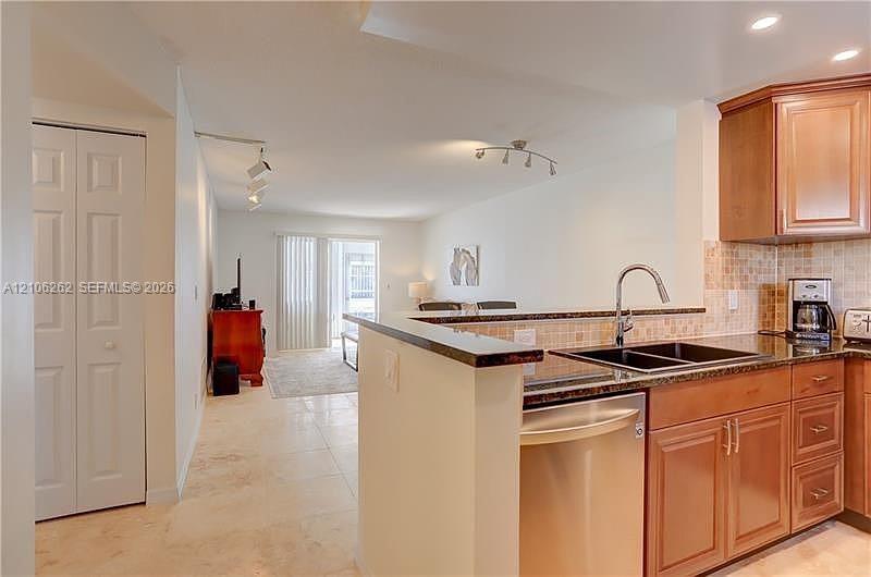 2212 Ne 1st Way 101 Property Photo 1