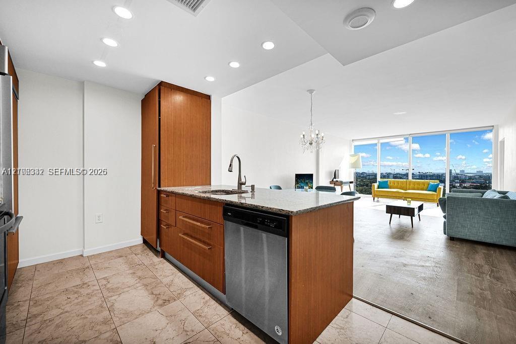 10275 Collins Avenue 1128 Property Photo 9