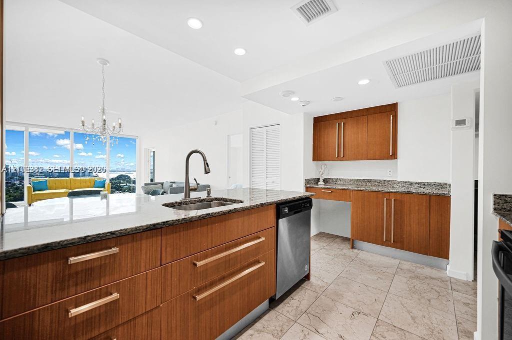 10275 Collins Avenue 1128 Property Photo 12