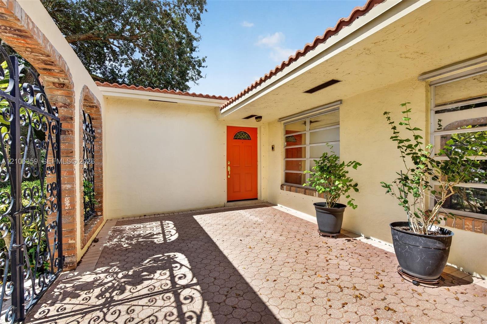 10541 Taft Street Property Photo 4