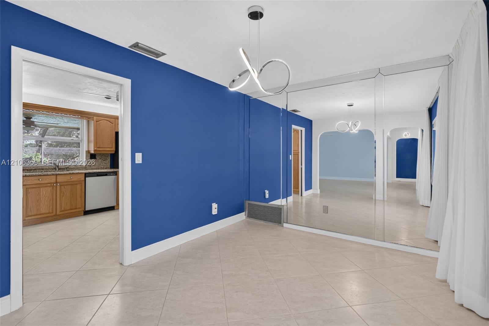10541 Taft Street Property Photo 12