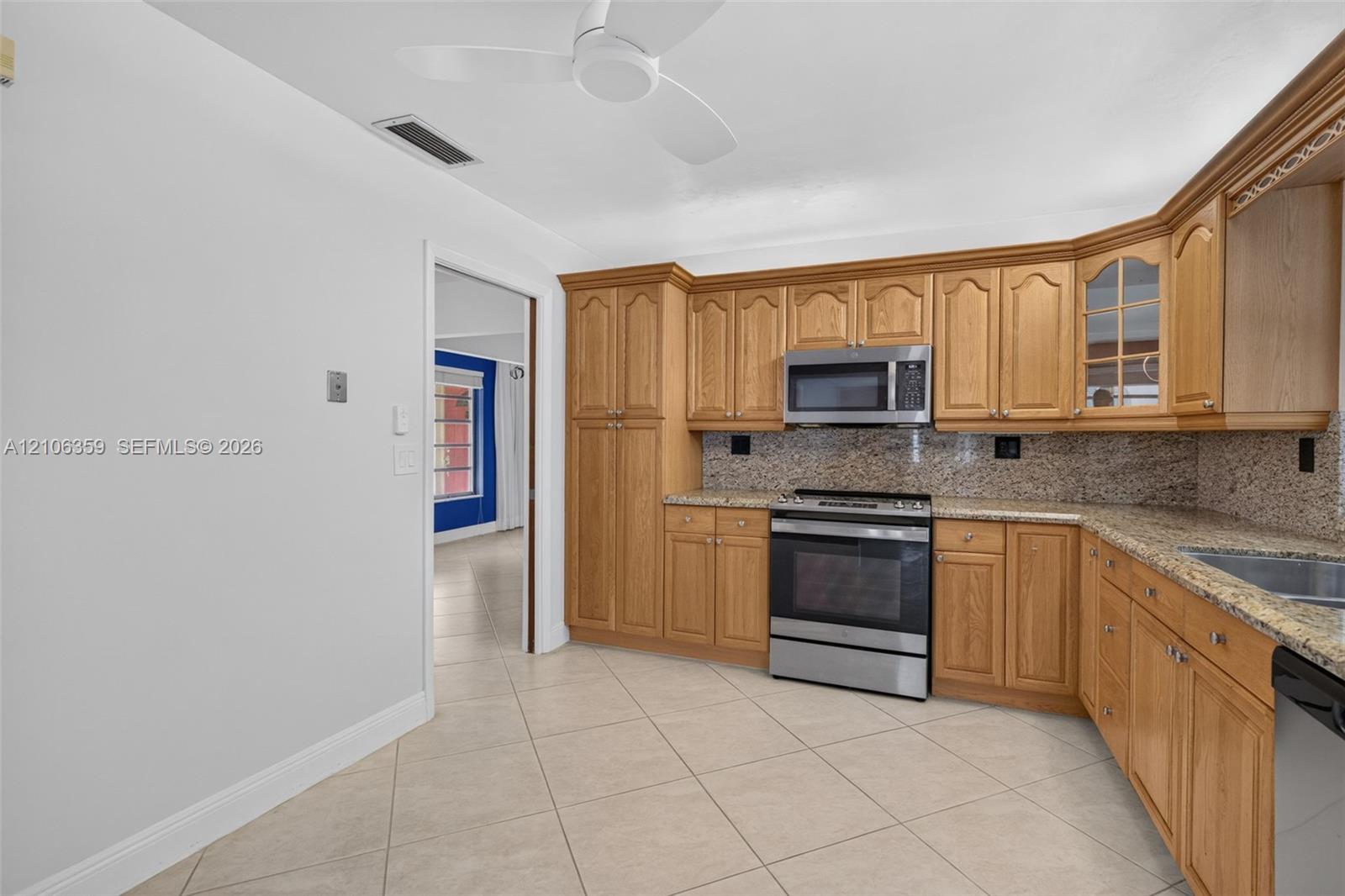 10541 Taft Street Property Photo 17