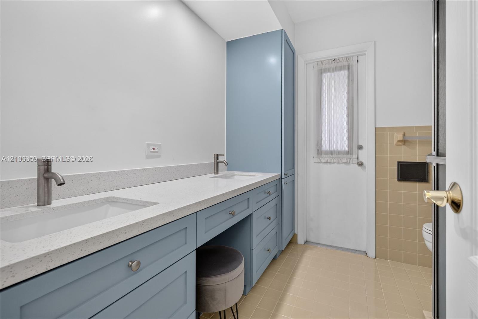 10541 Taft Street Property Photo 28