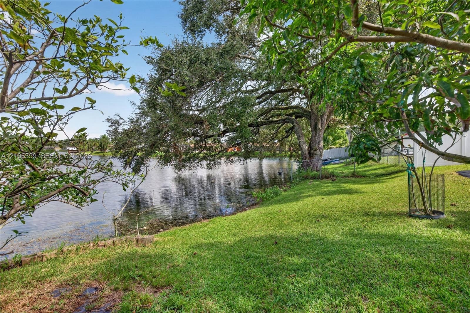 10541 Taft Street Property Photo 42