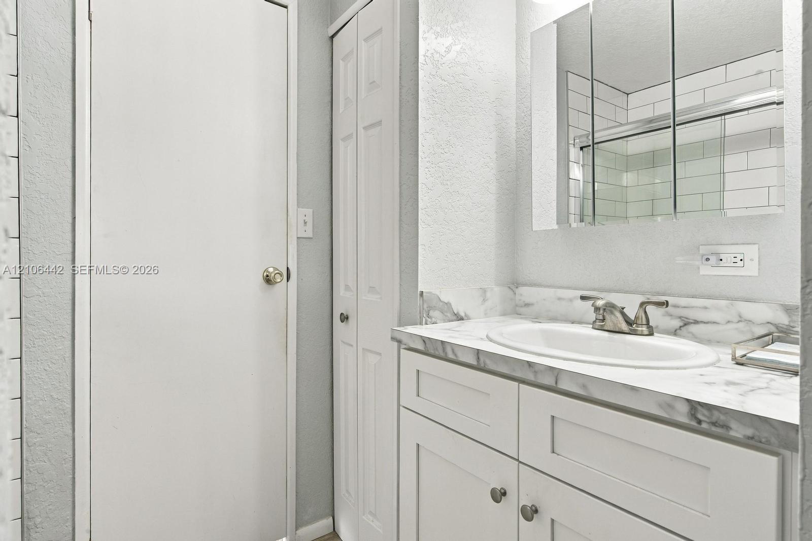2024 E Robin Avenue Property Photo 30