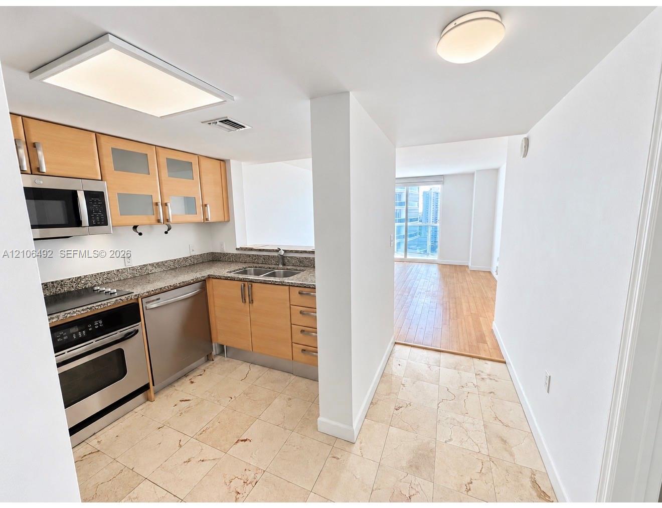 2101 Brickell Avenue 1911 Property Photo 3