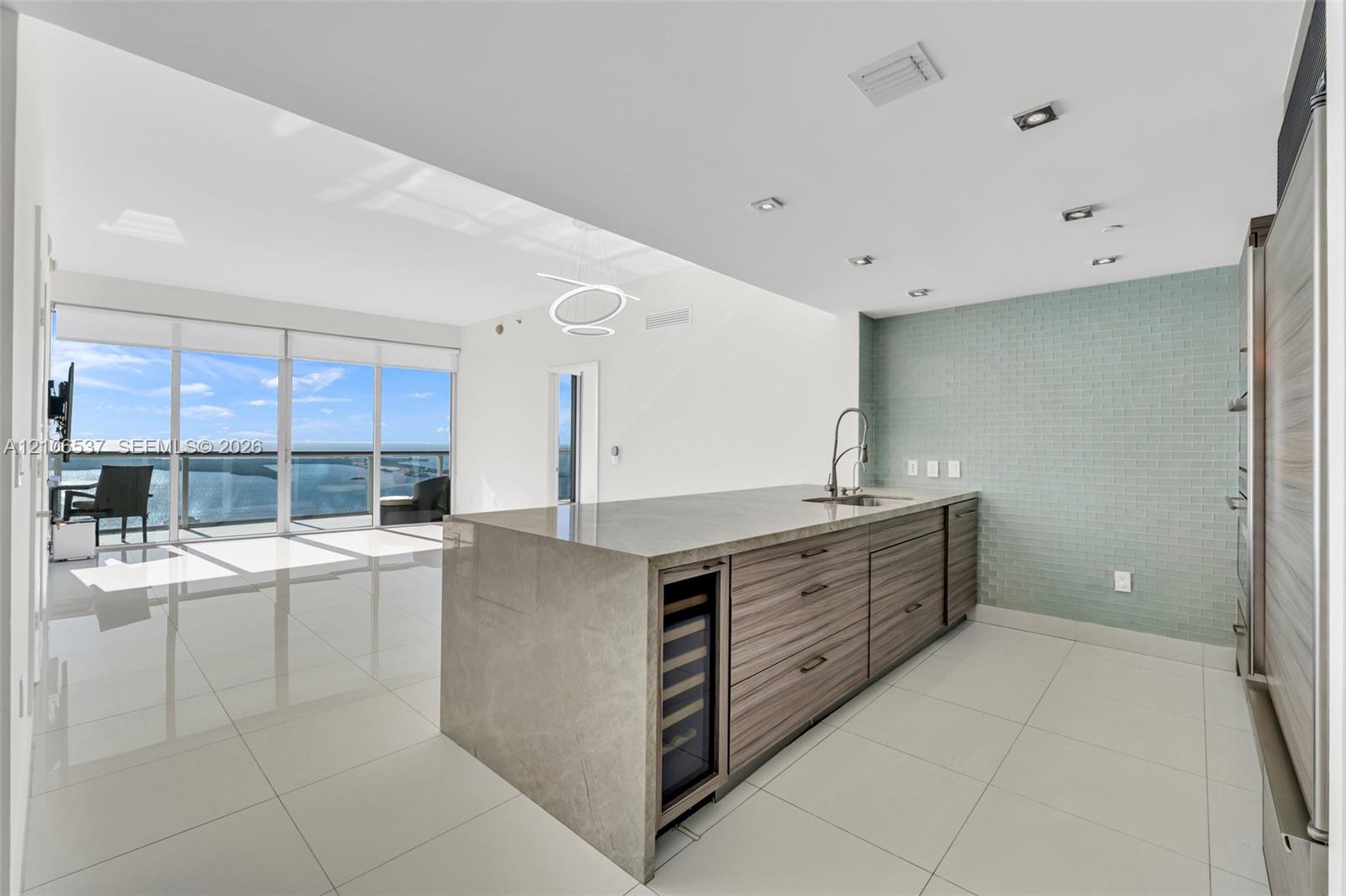 465 Brickell Avenue 5203 Property Photo 2