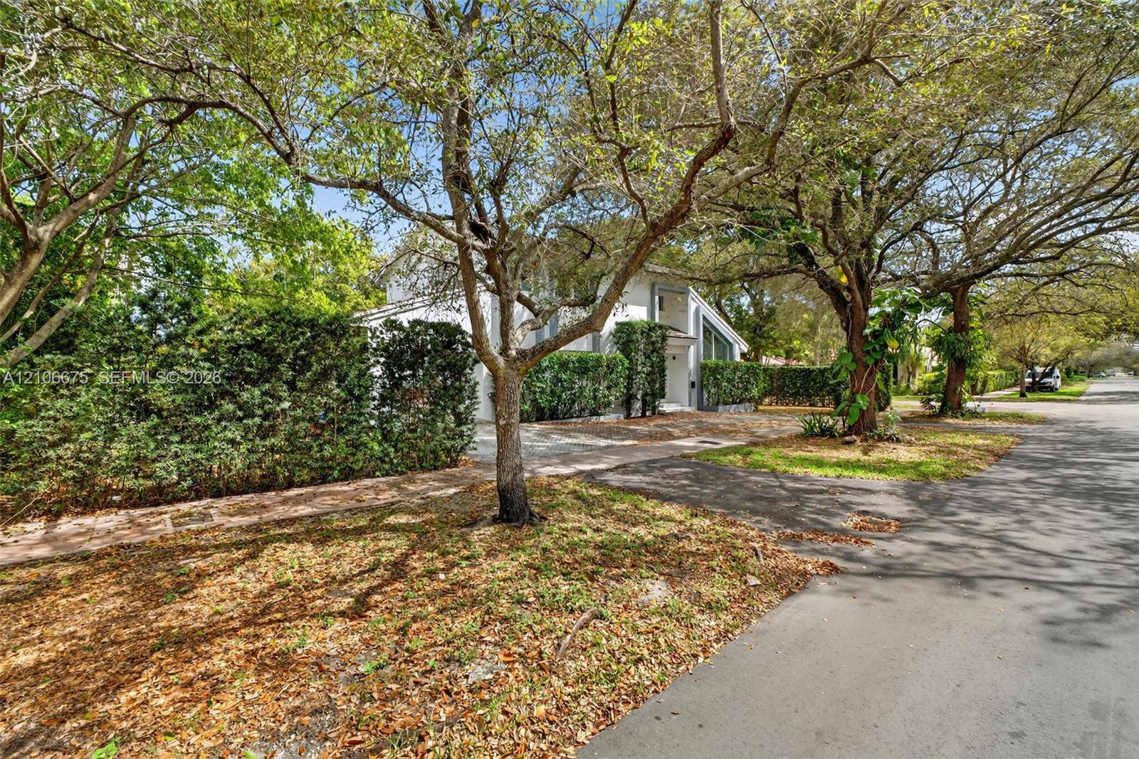 3231 Salzedo Street Property Photo 6