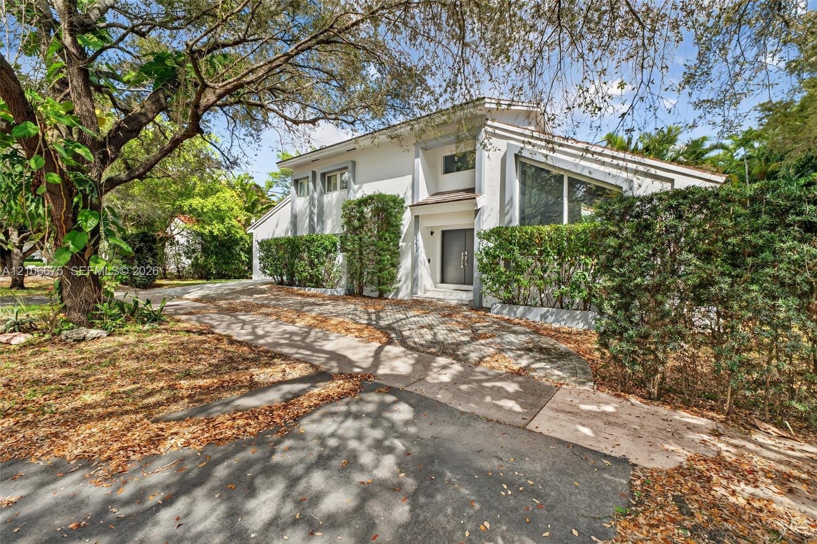 3231 Salzedo Street Property Photo 7