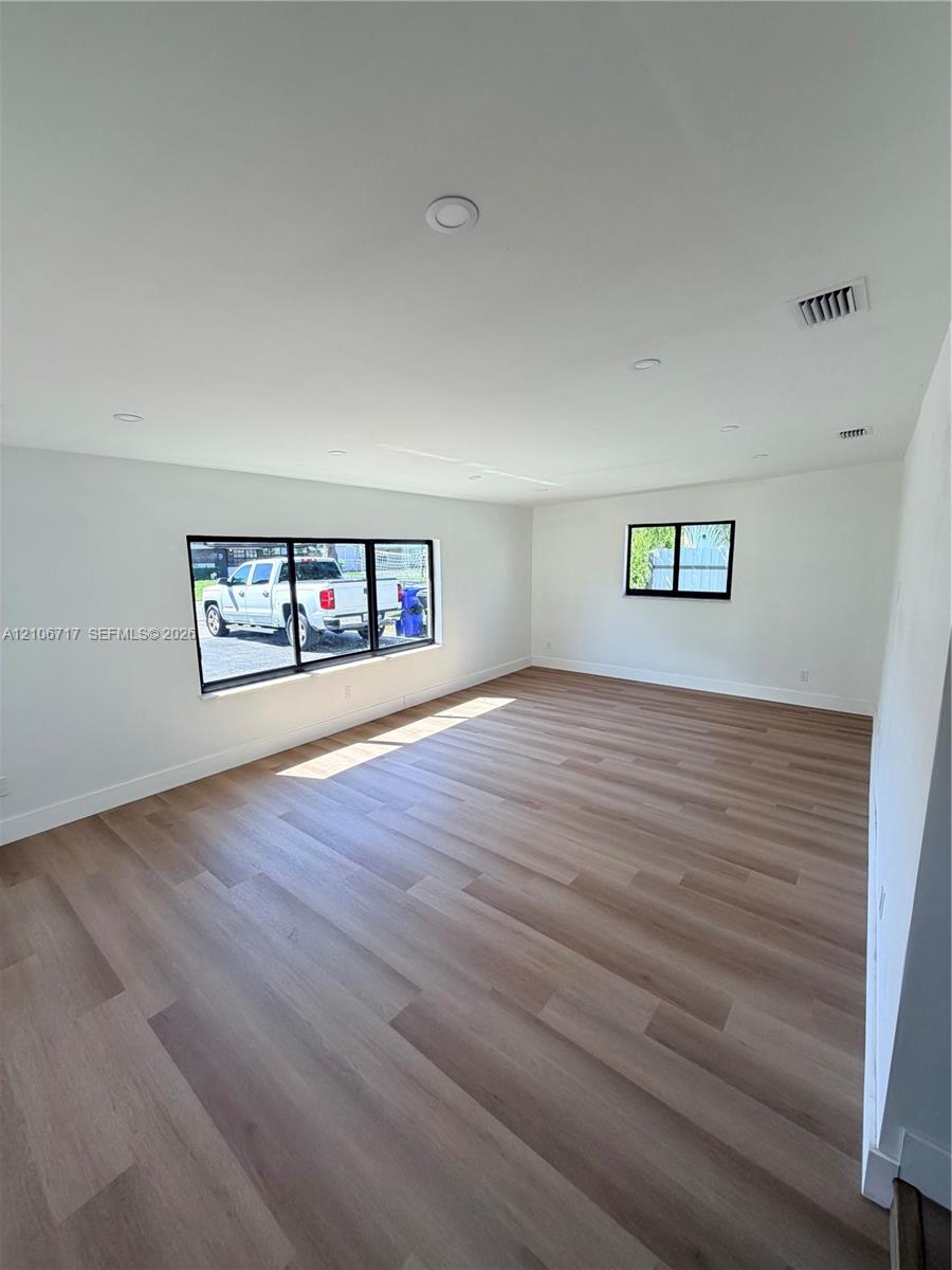 6811 Thomas Street Property Photo 3