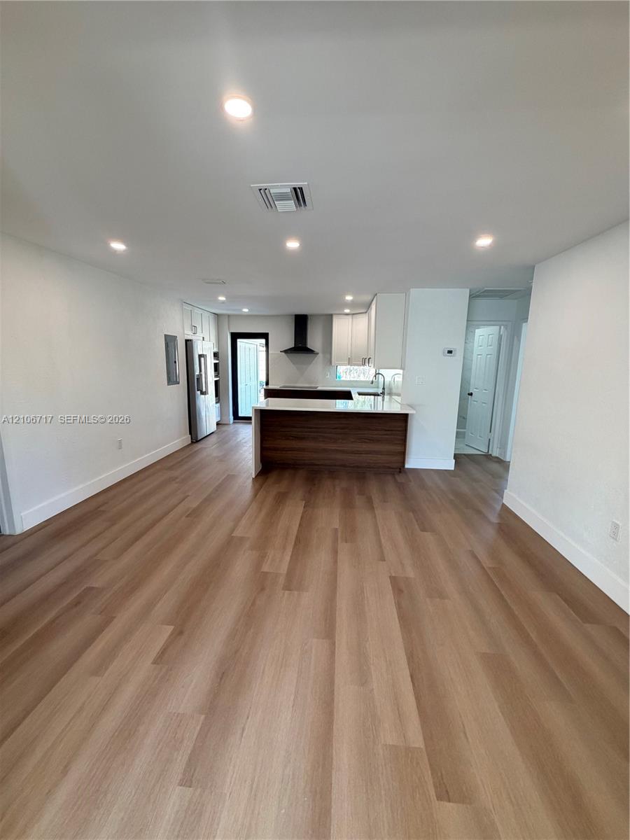 6811 Thomas Street Property Photo 4