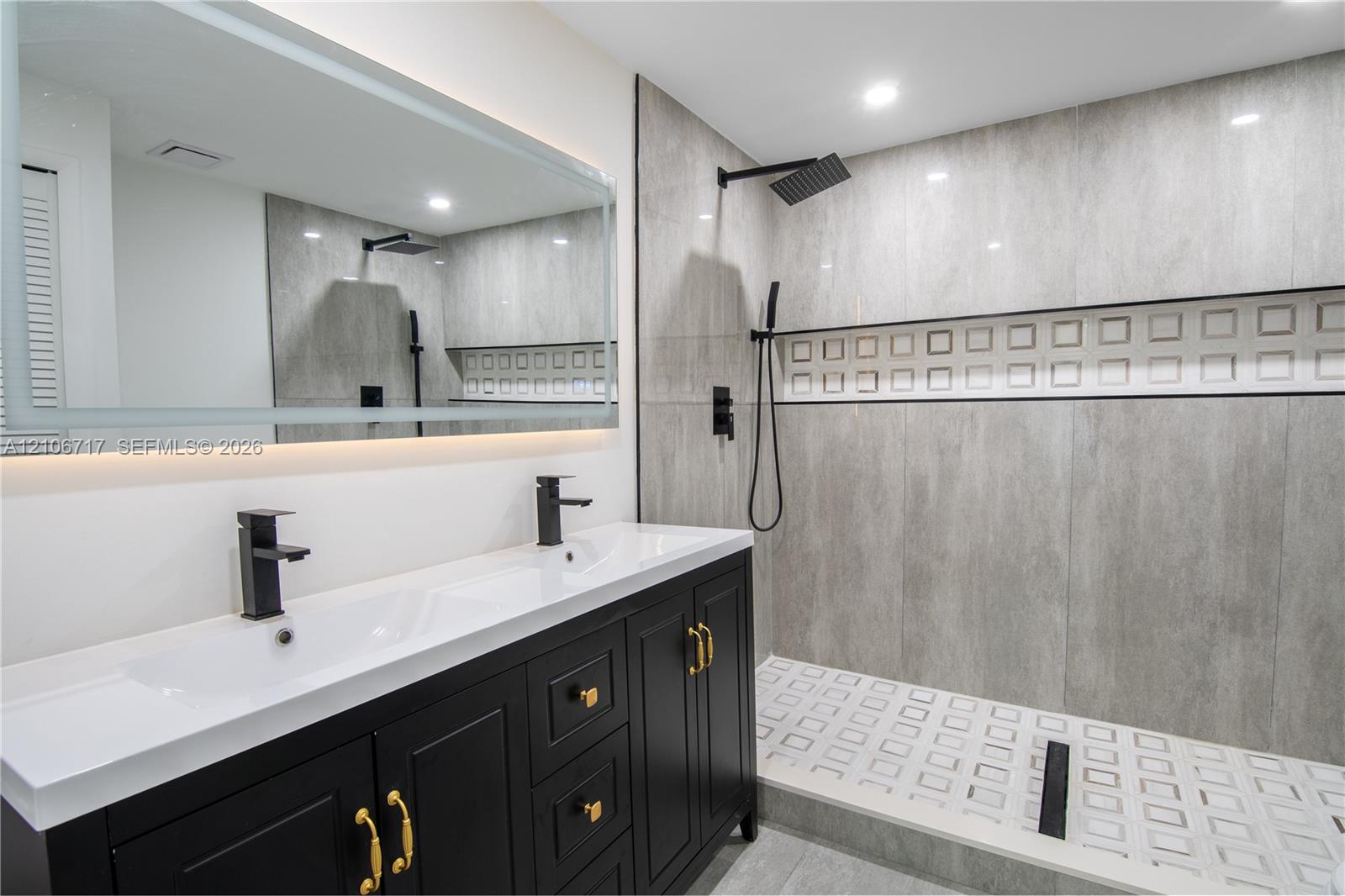 6811 Thomas Street Property Photo 10