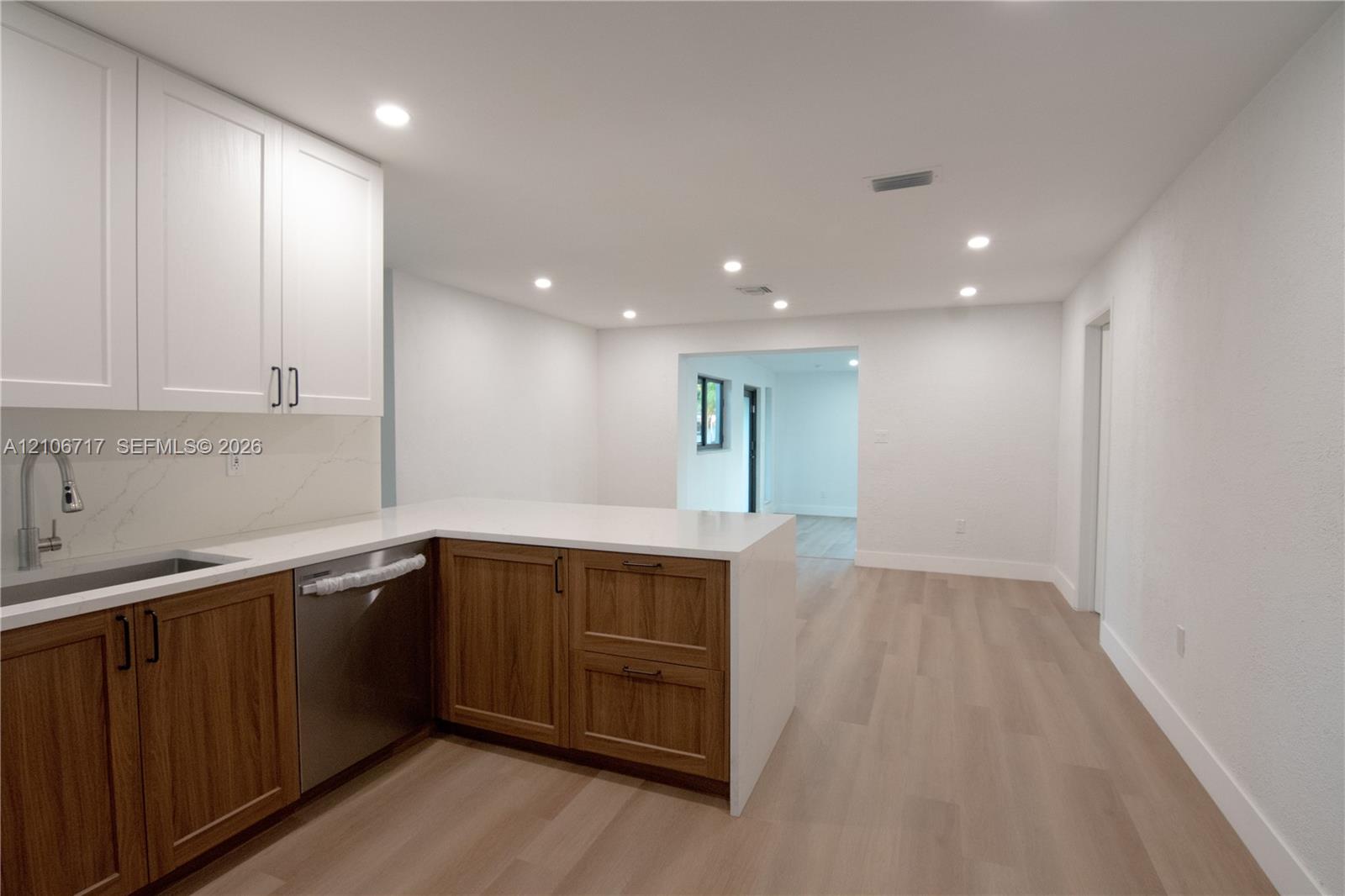 6811 Thomas Street Property Photo 16
