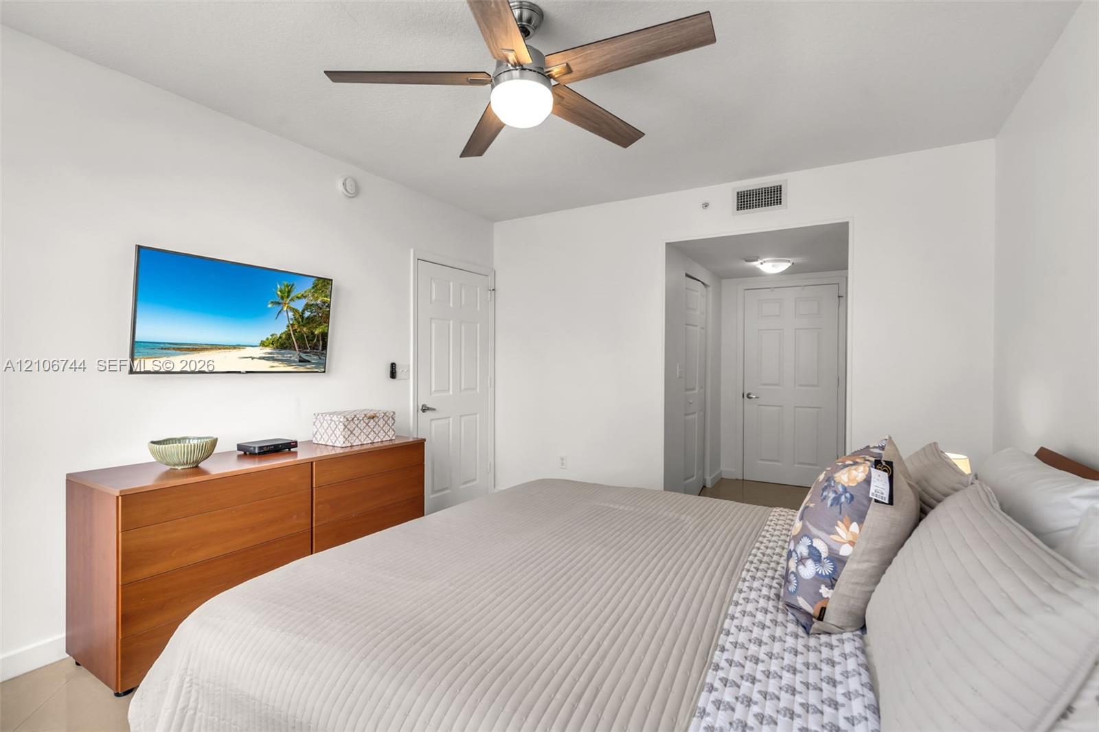 2080 S Ocean Drive 1207 Property Photo 14