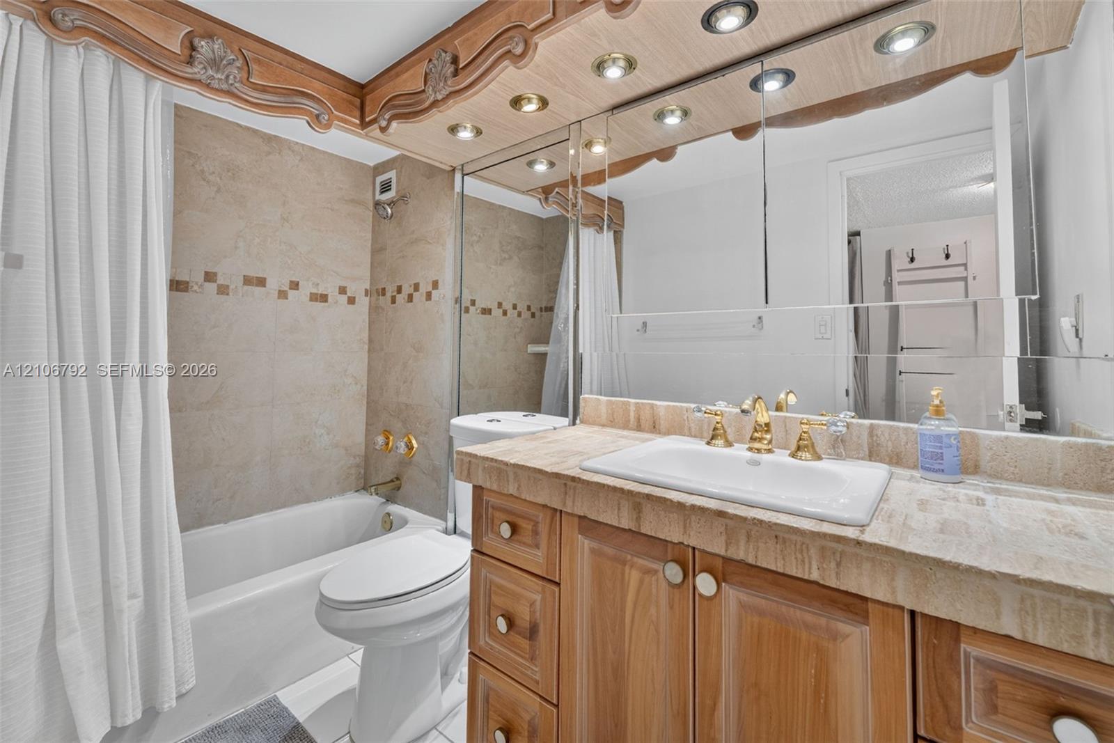 2030 S Ocean Drive 723 Property Photo 13