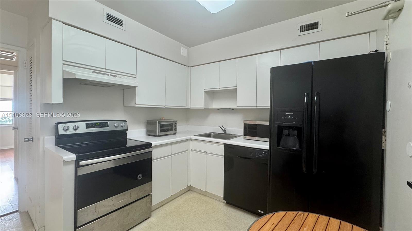 5161 Collins Avenue 515 Property Photo 3