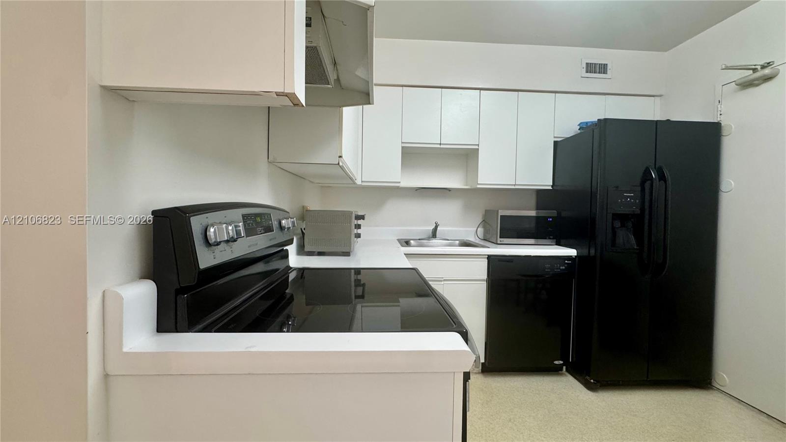 5161 Collins Avenue 515 Property Photo 4