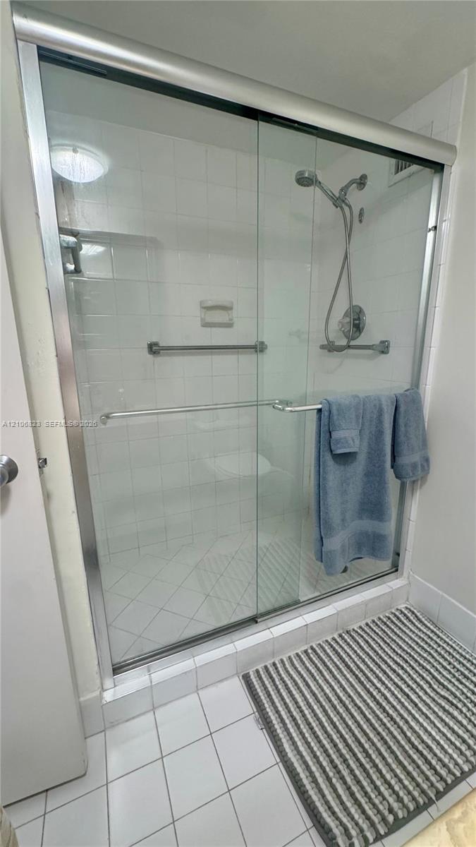 5161 Collins Avenue 515 Property Photo 11