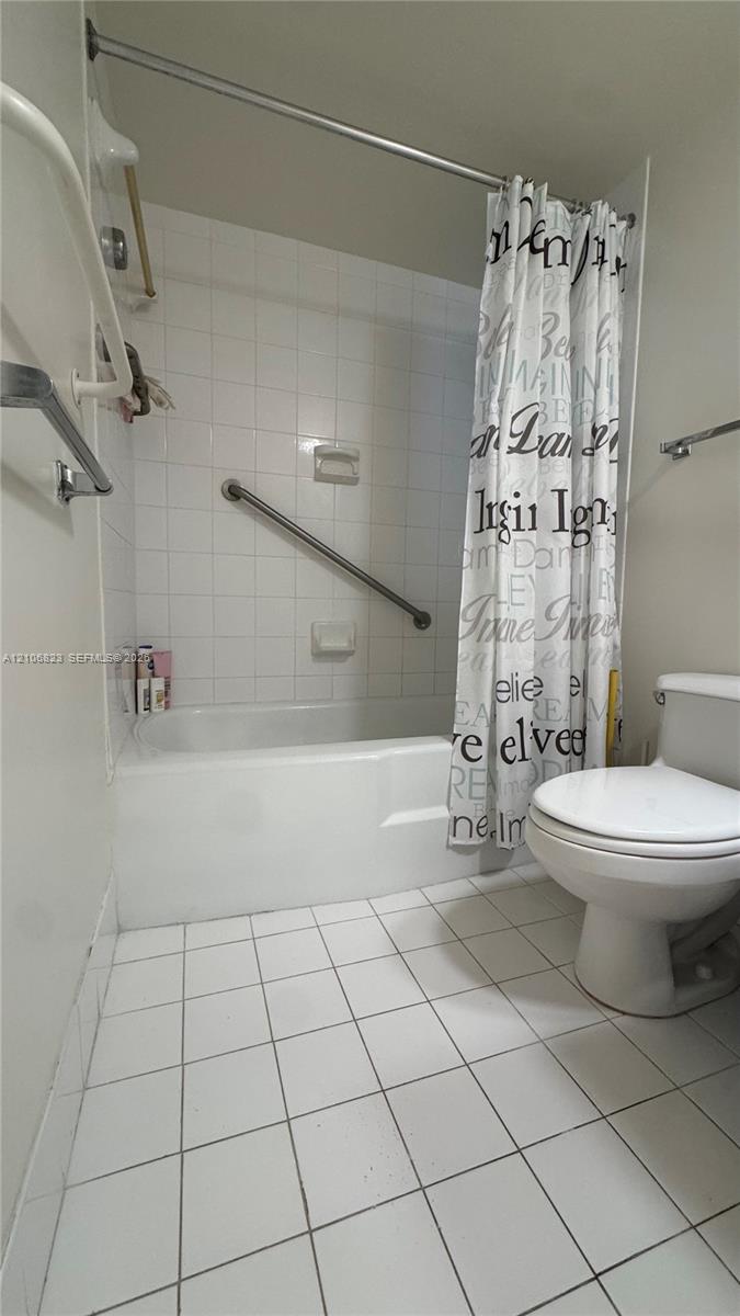 5161 Collins Avenue 515 Property Photo 16