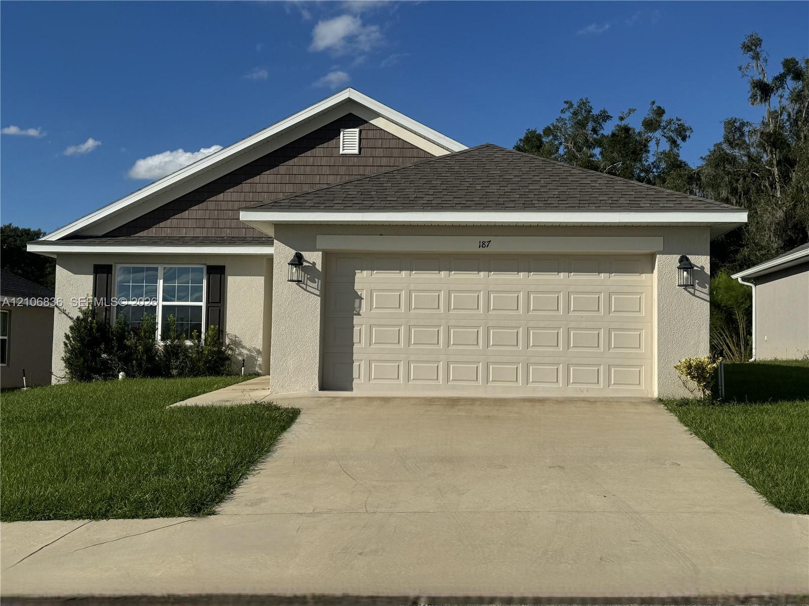187 Nw 45th Loop Property Photo 1