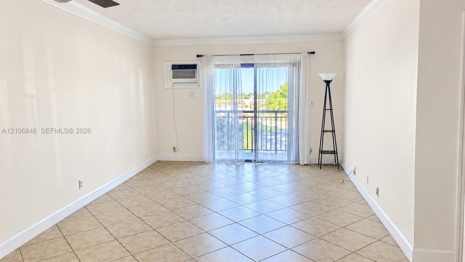 200 S Birch Road 211 Property Photo 6
